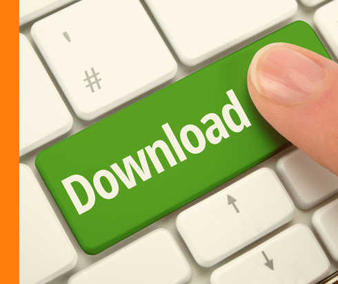 HAUTWENDE: Service- und Downloadbereich Nahaufnahme eines Fingers, der die Taste „Download“ auf einer Computertastatur berührt.
